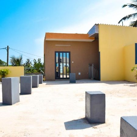 Villa Beach Avepozo Ломе Екстериор снимка