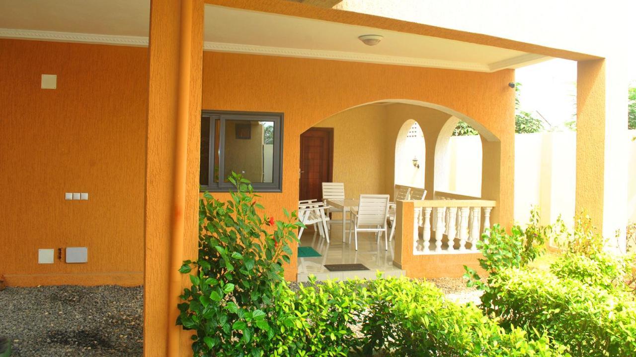 Villa Beach Avepozo Ломе Екстериор снимка
