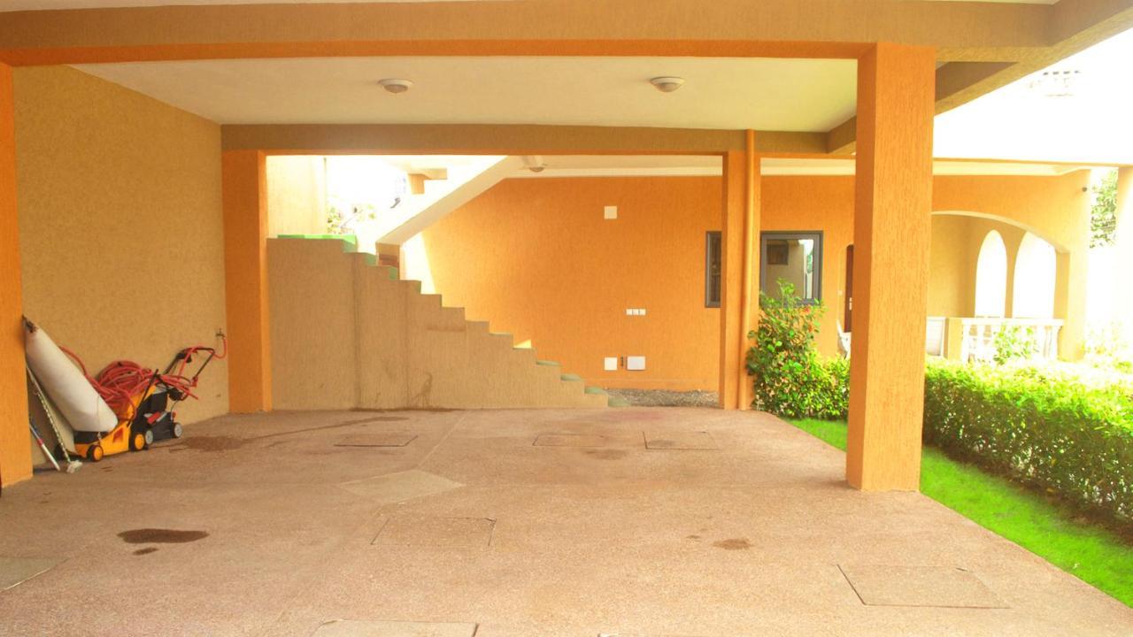 Villa Beach Avepozo Ломе Екстериор снимка