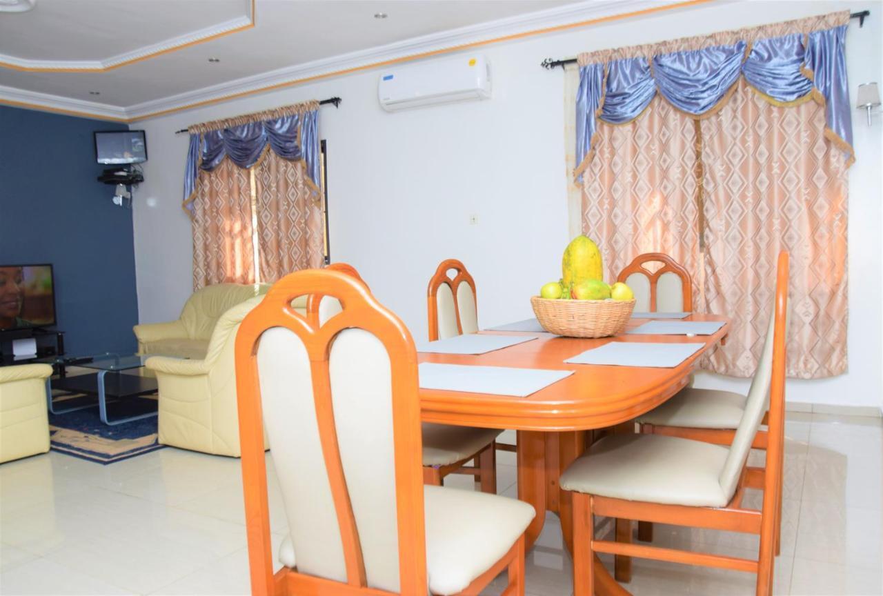 Villa Beach Avepozo Ломе Екстериор снимка