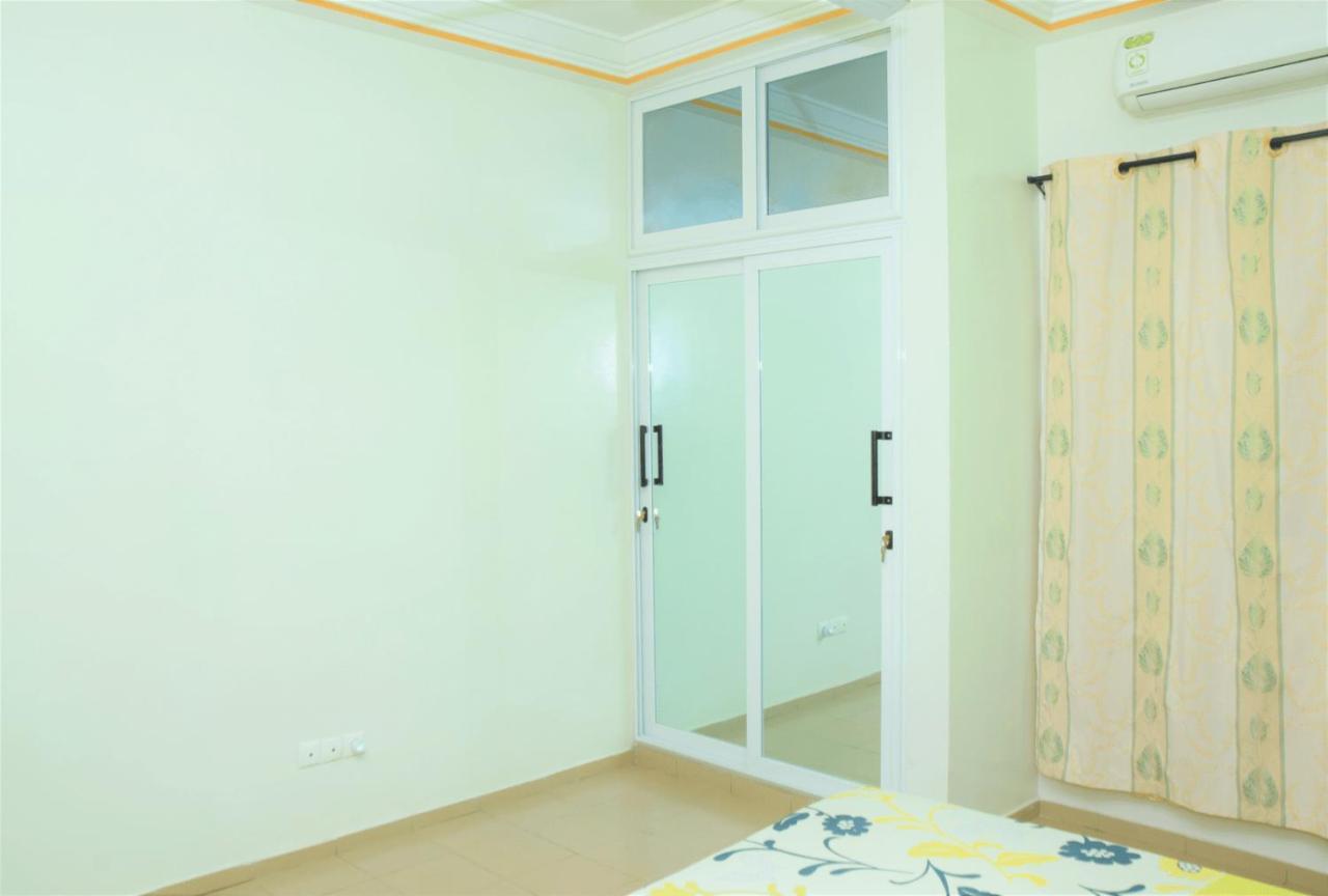 Villa Beach Avepozo Ломе Екстериор снимка