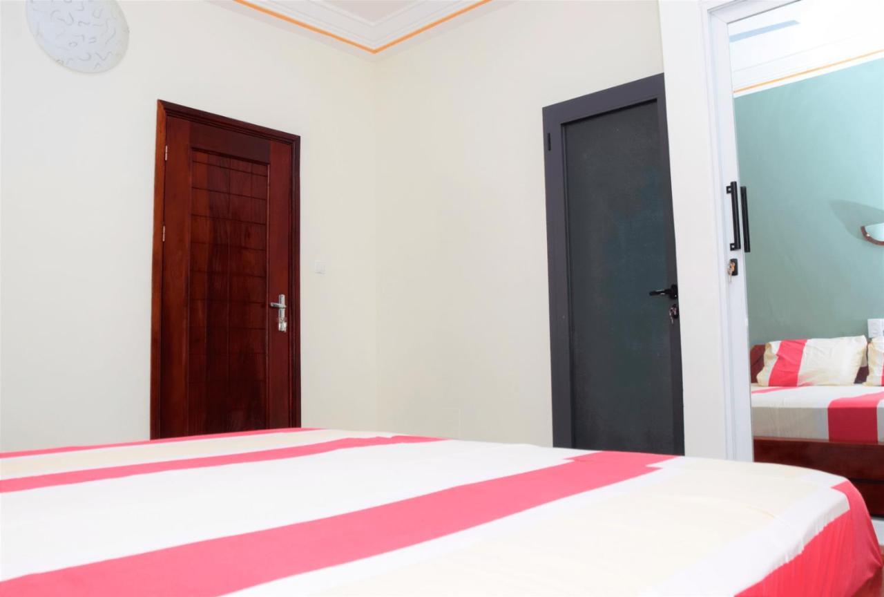 Villa Beach Avepozo Ломе Екстериор снимка