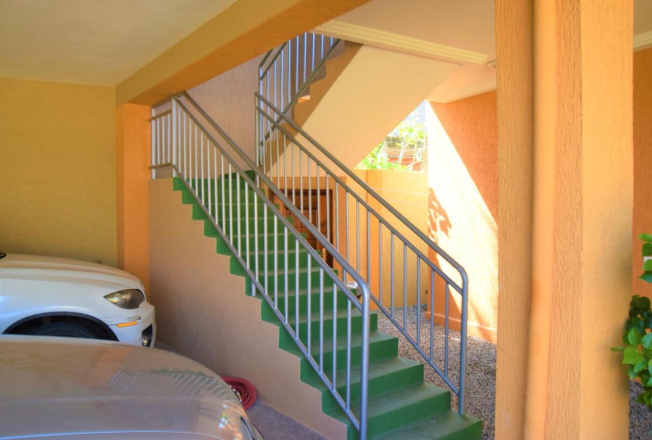 Villa Beach Avepozo Ломе Екстериор снимка