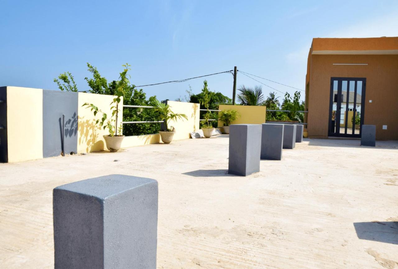 Villa Beach Avepozo Ломе Екстериор снимка
