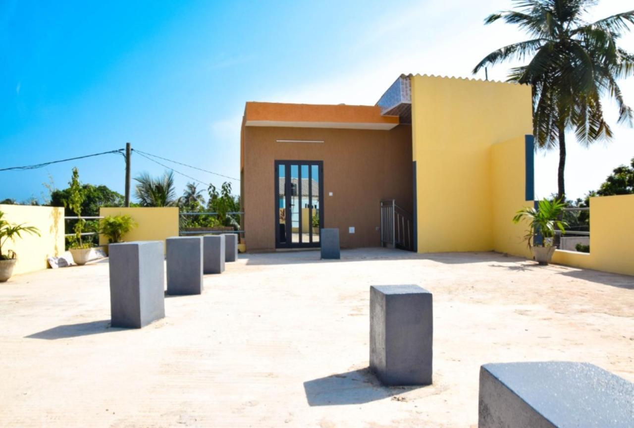 Villa Beach Avepozo Ломе Екстериор снимка