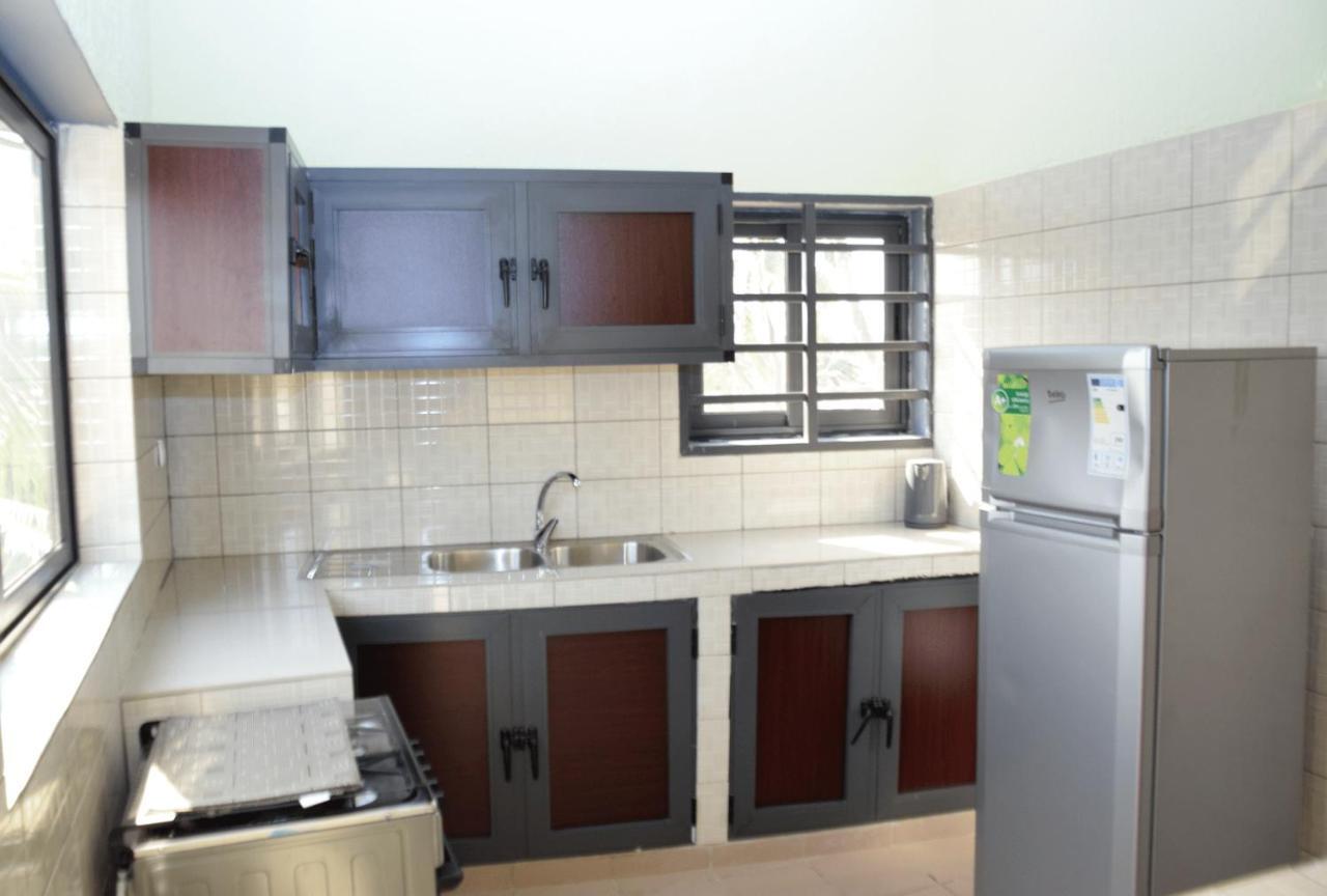 Villa Beach Avepozo Ломе Екстериор снимка