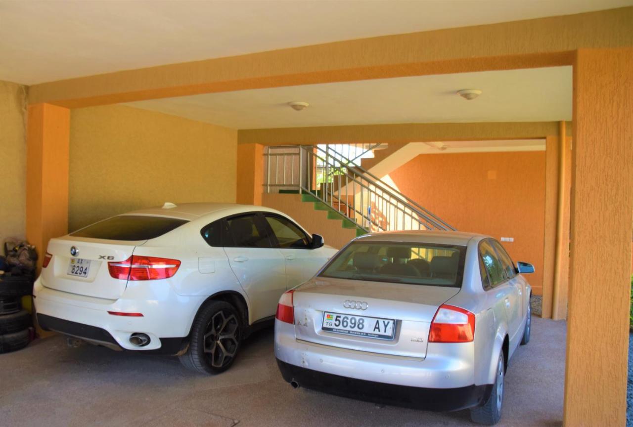 Villa Beach Avepozo Ломе Екстериор снимка